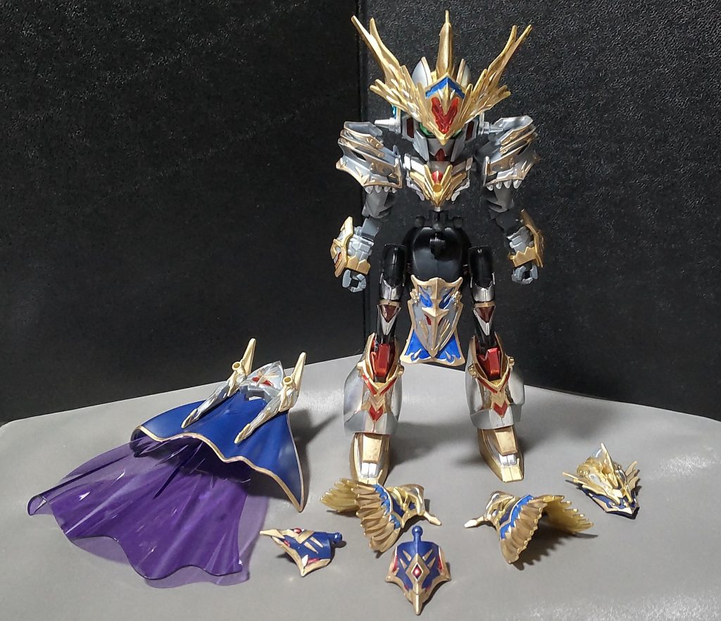 装甲の一部は脱着可能ですので、他のSDプラモとの交換もできます。