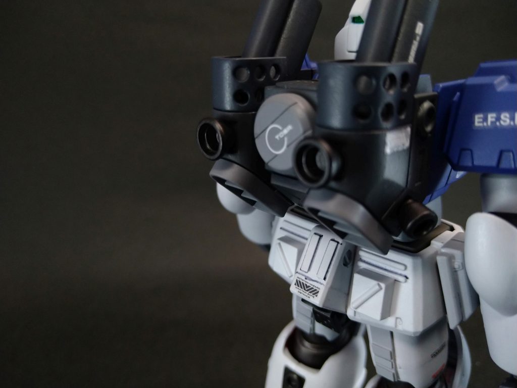 後ろ。バックパックはキットのままですが、腰部にはガンダムのヘリウムコアを取付、ディテールアップを。