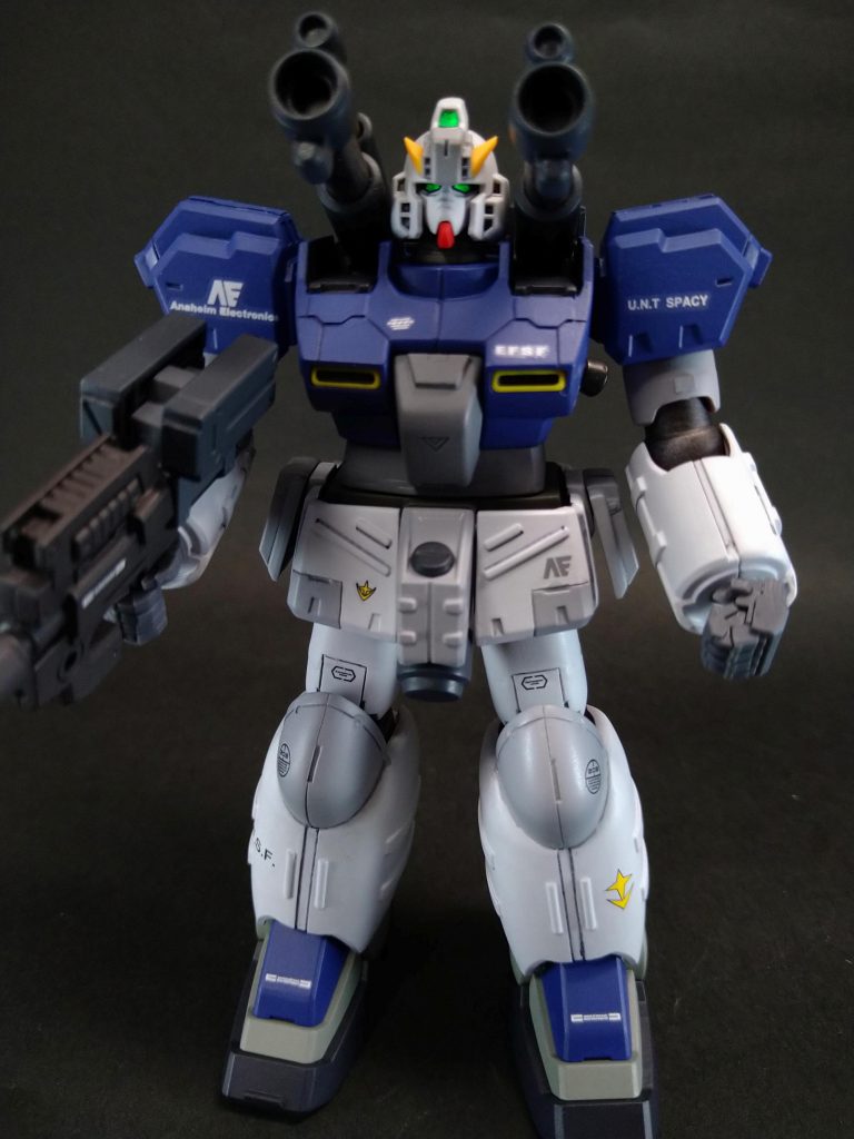 塗装は水性ホビーカラー筆塗り。主にガンダムカラーのティターンズブルーとディアクティブホワイトとグレーを使用。水性のガンダムカラーが発売されてめちゃ助かってます(笑)以外何枚か