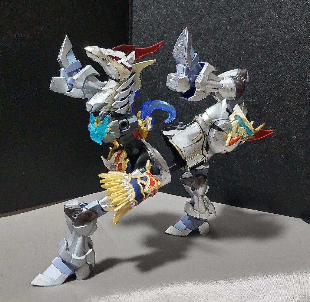 脚は二重関節にしているので、変わったポーズを取らせることも容易です。