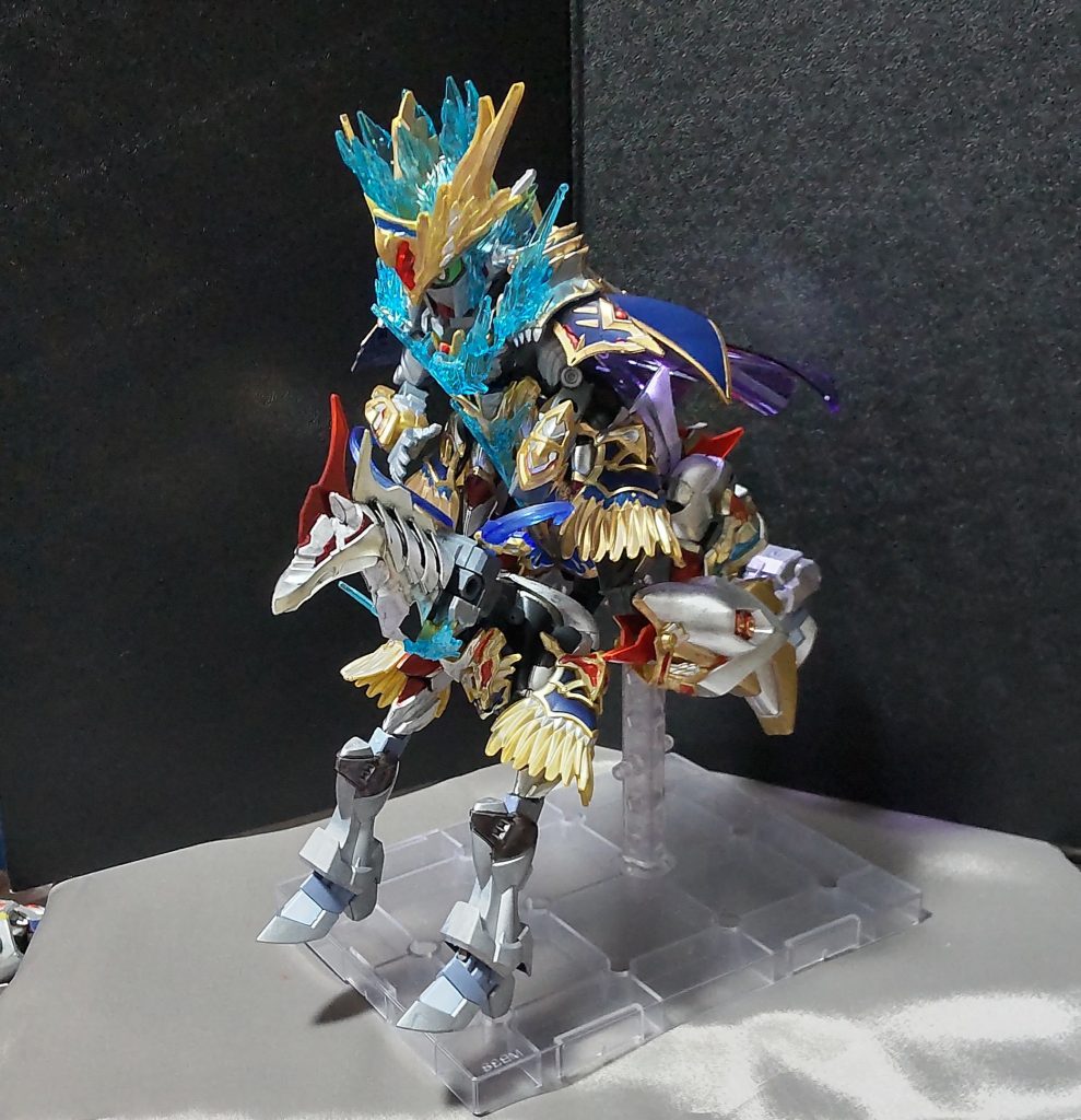 背中に付いているジョイントパーツをアーサーの股下にあるハードポイントに接続する事で騎乗出来ます。