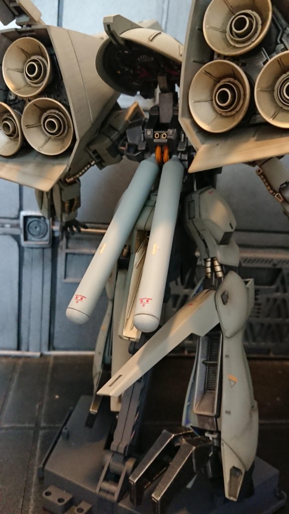 この燃料タンクが被弾すると一気に爆発するのでしょうね...