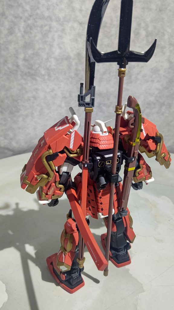 現在の水準でいえば、ディテールで凸凹してたら張り辛い圧転写デカールと股関節の構造が発売時期相応で残念ですが、とてもカッコ良くて満足しています。