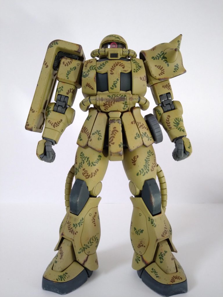 前。カラーリングはコテコテのドイツ戦車ですが、模様はただの飛雲形(クラウド)ではなく、オリジナルにして試してみるのが、今回のキモでした。以前投稿した陸戦型ジムで試した模様があるのですが、それをガッツリやってみたかったのです!