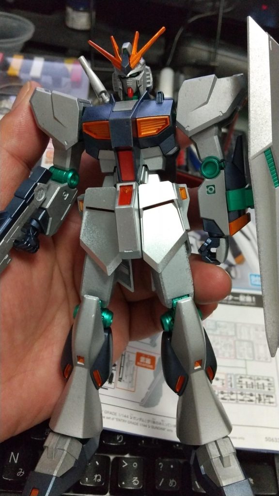 1/144のRX-78は手のひらサイズですが、ニューガンダムはかなり大きいんですね。今後HGとRGを作るのが楽しみです。最後までご覧いただき、ありがとうございます。