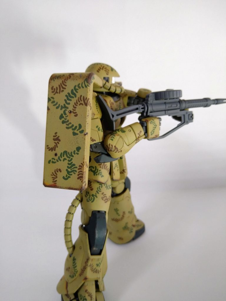 シールドは恰好の汚し場所(?)。当初プランより三割増しで汚しております。