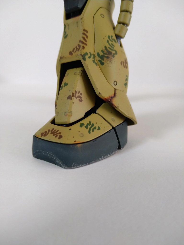 パーツの合わせ目をモールドとして(実際、そうなので)扱い、そこにもサビを入れてみました。これはアリかも!