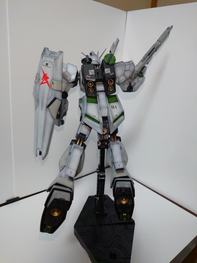 丸モールドとバーニアに100均で購入したビーズをくっつけてみました