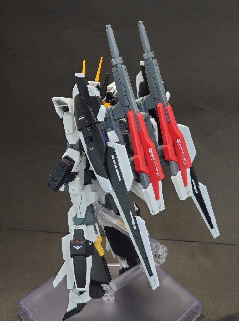 バックパックはアームアームズを中心にジャンクで作成しました。変形は差し替え等無しですることができます。