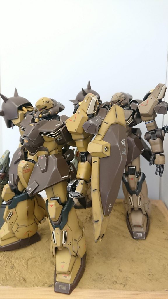 タミヤ缶スプレー80%、筆塗り20%金属パーツを埋め込み(カッコいい~♪)とひとり寂しく自画自賛w