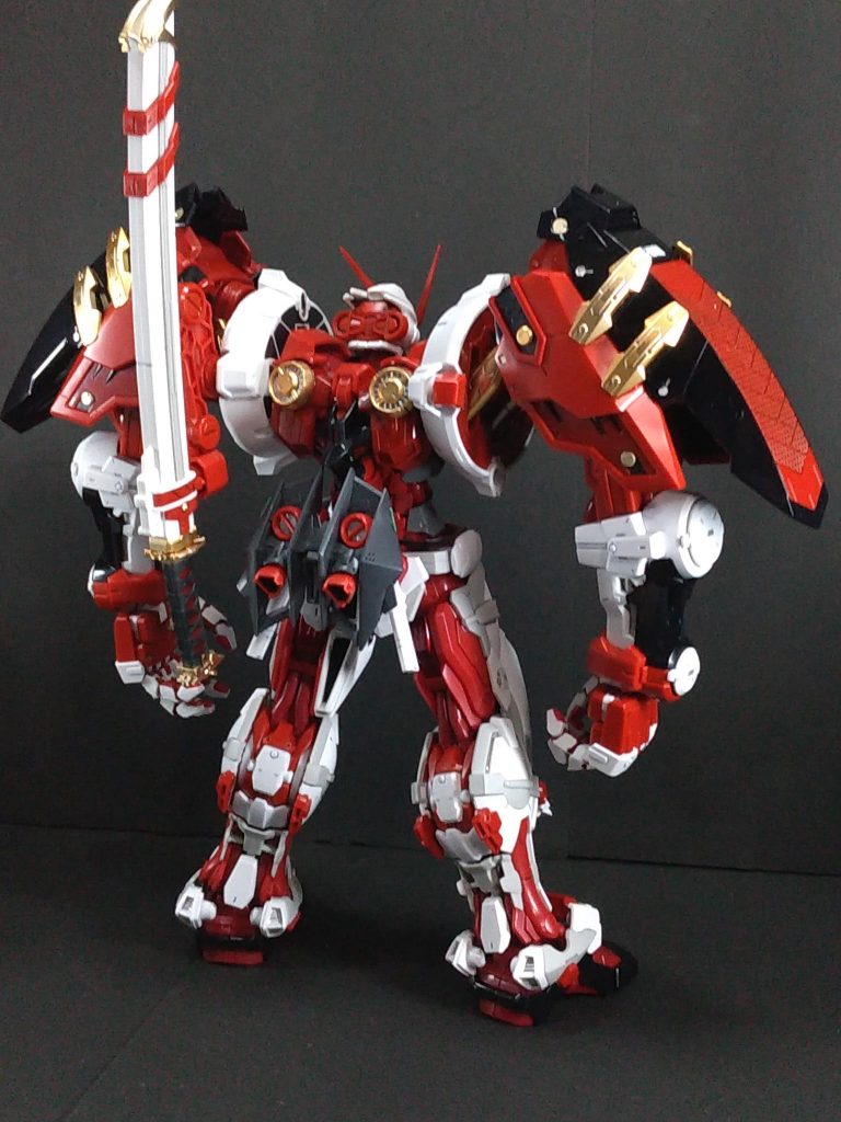 「ガンダムSEED ASTRAY R」のセリフと場面再現から始めてみました( ^^)/戸田先生版アストレイ 最高です(≧Д≦)HiRM［ハイレゾリューションモデル］アストレイレッドフレーム パワードレッドを製作しました。高解像度を名に冠したモデルですが、気になる箇所がいくつかあったので、部分塗装やちょっとしたディテールアップを施しました。