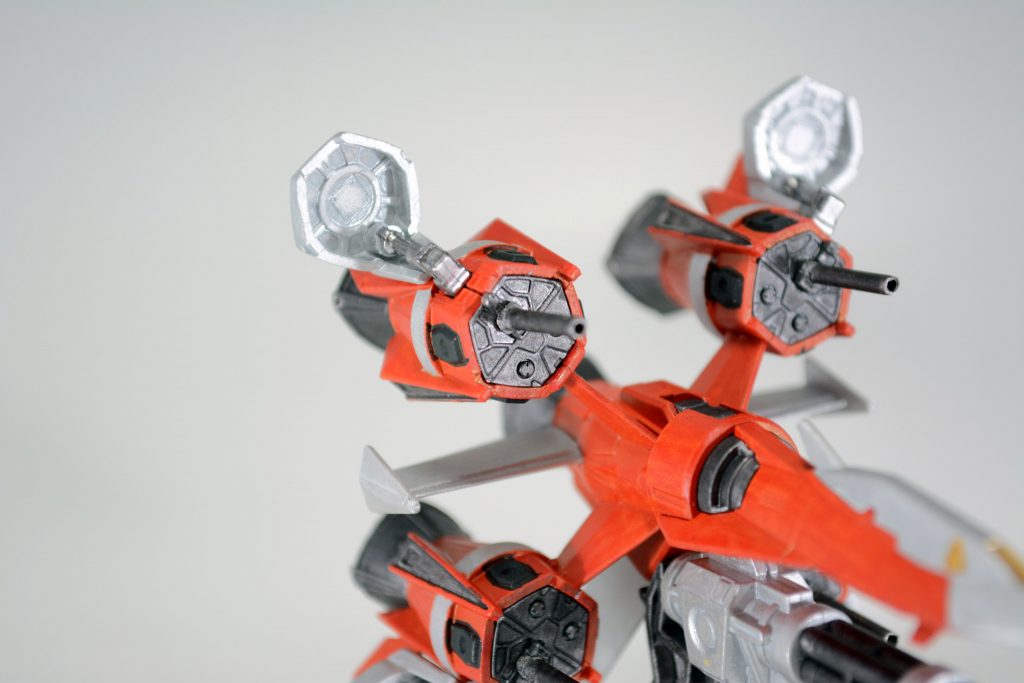 ガンバレルの銃口もひと手間加えて円筒状に変えています。