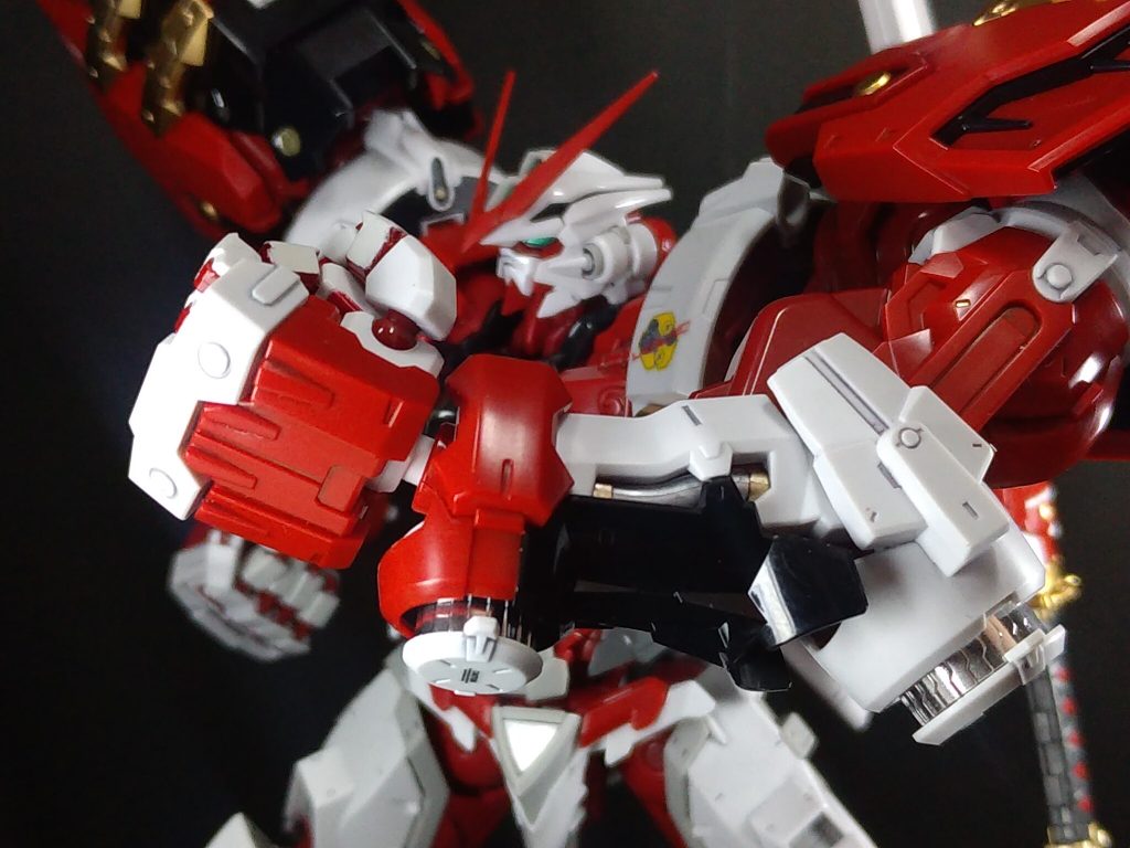 これが俺の、“赤い一撃(レッド・フレイム)”だッ!!!