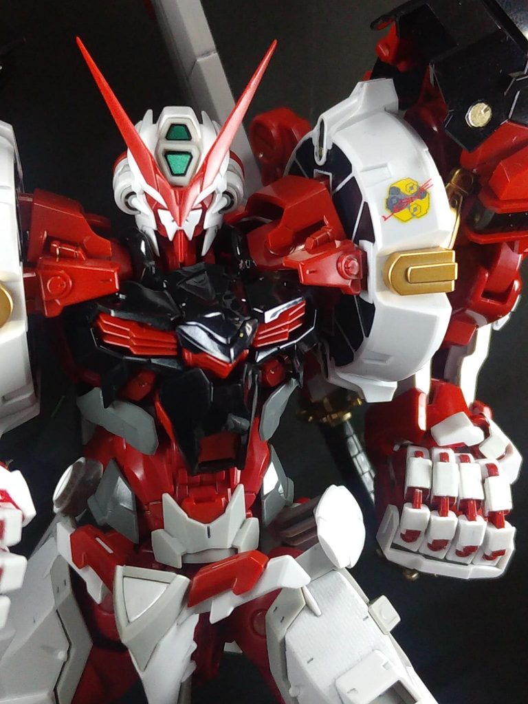 これからお前に勝つのは・・・特別な武器や装備が理由じゃない・・・・・・次から次へ機械を乗り棄てる、お前が見ることのないものそれはこの『機械を造った者たちの想い』だ!!!パワーシリンダーを開発したジャン・キャリーの・・・この『腕』を設計したプロフェッサー G・Gや『8』の・・・・・・作業手伝ってくれた樹里 リーアムの・・・・・・そしてその『パワードレッド』を預かったオレの