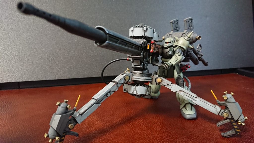 希釈エナメル塗料の罪そのお陰でビックガンの関節は割れ、自立困難になりました...