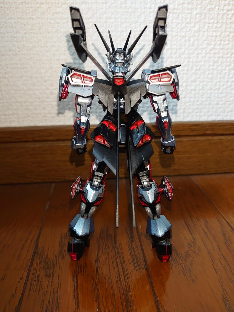 バルファルクのあちこちから噴き出す龍気(バルファルクの持つエネルギー)をエナメル塗料のフラットレッドで。