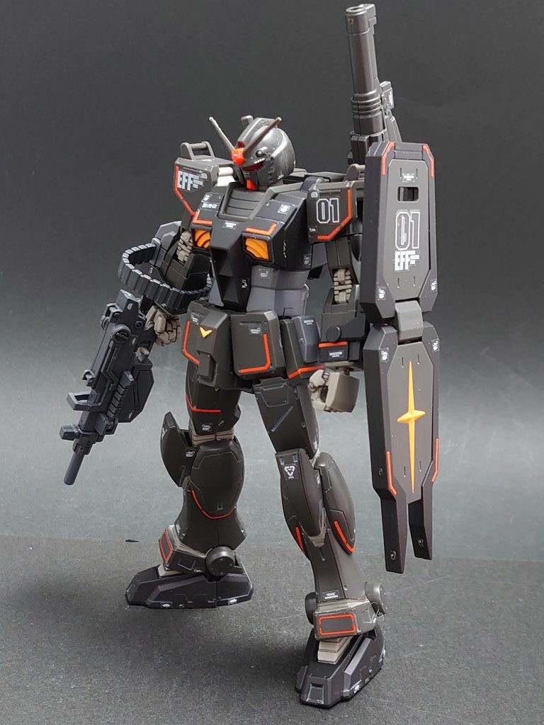 キャノンをつけてライフルを持たせて、フルアーマーっぽくしてみました(笑)北米戦使用のパーツがまるまる余るので、こんな事もできちゃいます❗