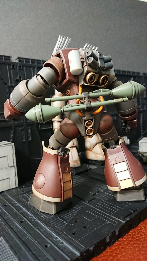 ほぼ100%缶スプレーにて塗装。ブーメランのような「ツノ」は一生懸命先っぽを尖らせましたが、良くわかりませんね...