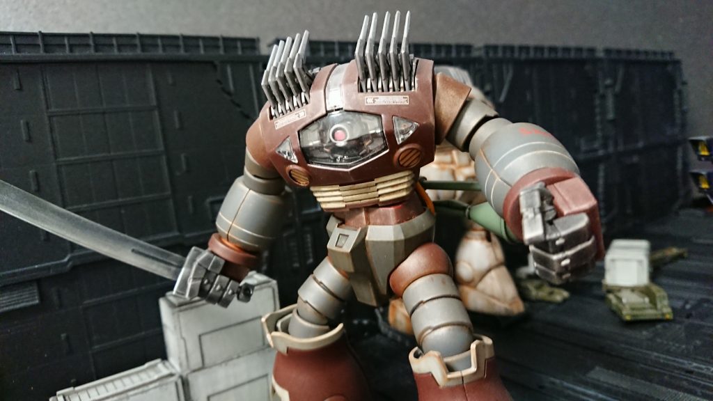 プロポーションも良く、簡単に組み立てられる良いプラモです。それにしても頭にブーメラン...ﾌﾟｯ