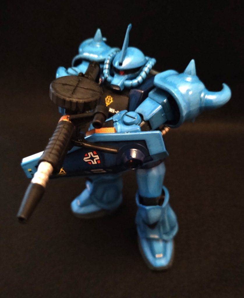 ビームライフルとシールドを構えて。