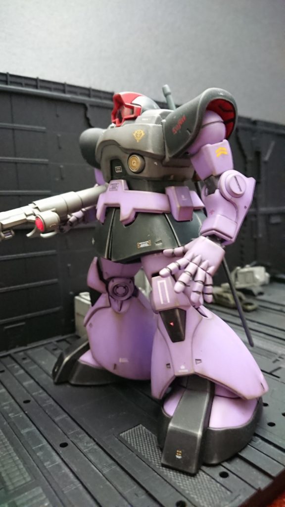 猫だましのような「フラッシュ」機構は当時から意味不明だったため、「何かの機械」に見えるようメタルパーツを設置しました。