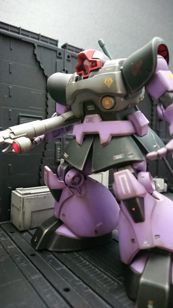 脚を曲げて撮影しましたが、上部写真と大差なく少しガッカリ...