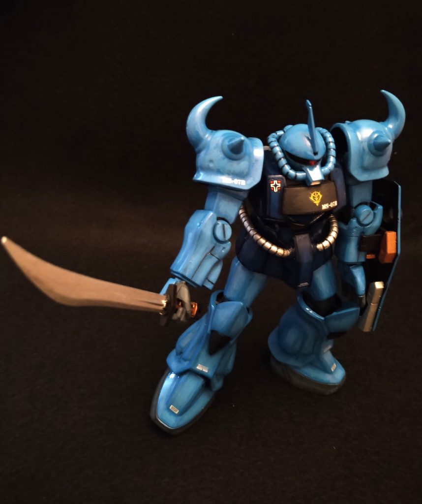 同じくヒートサーベルを構えて。