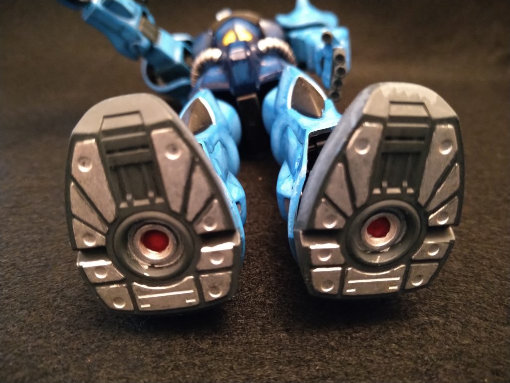 足裏も細かく塗分けました。