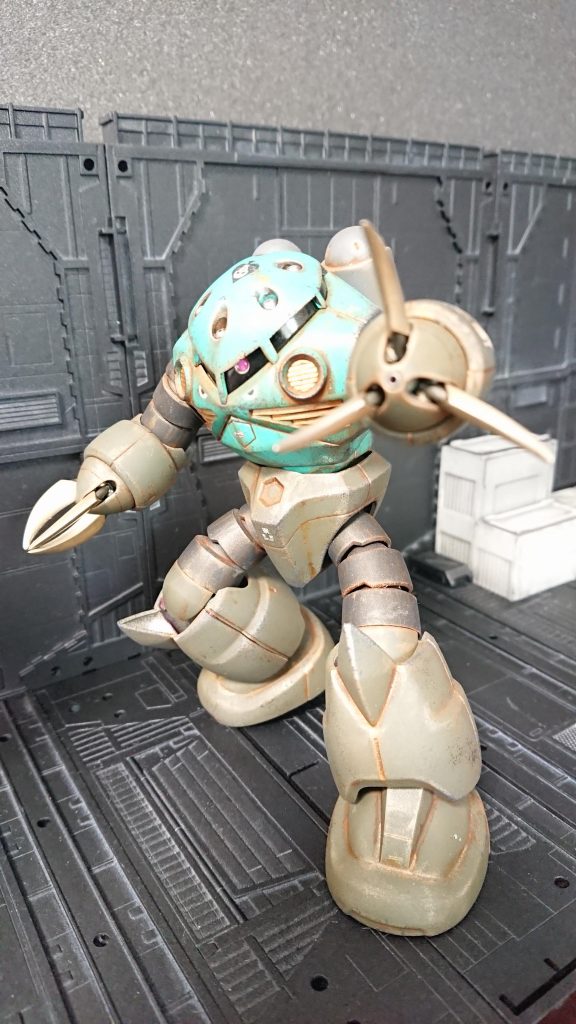 全身「必殺缶スプレー」です。ドライブラシ&サビポンポン(タカラ塗料)&サビ流しをしたと記憶しています。