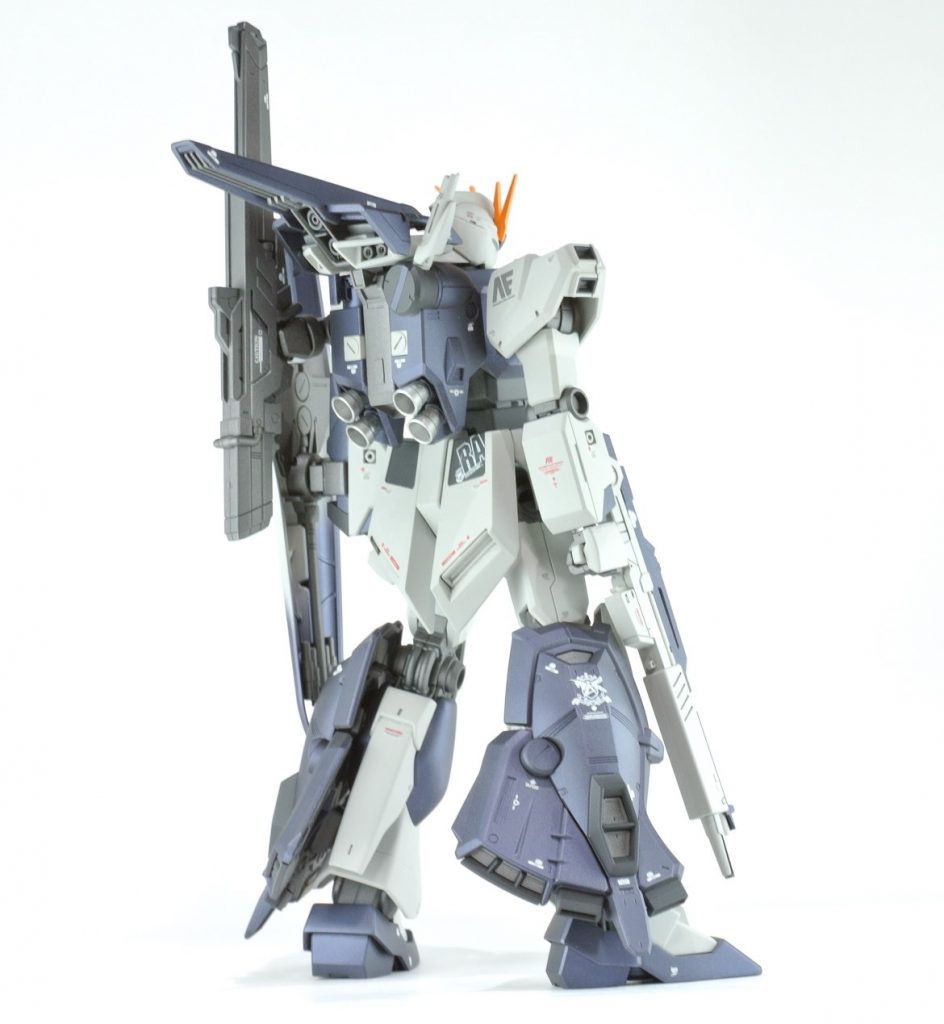 ジャンクパーツでアサルトシュラウドを取り付けしたり、隙間を埋めています。バックパックのバーニアも市販品にしてみました。