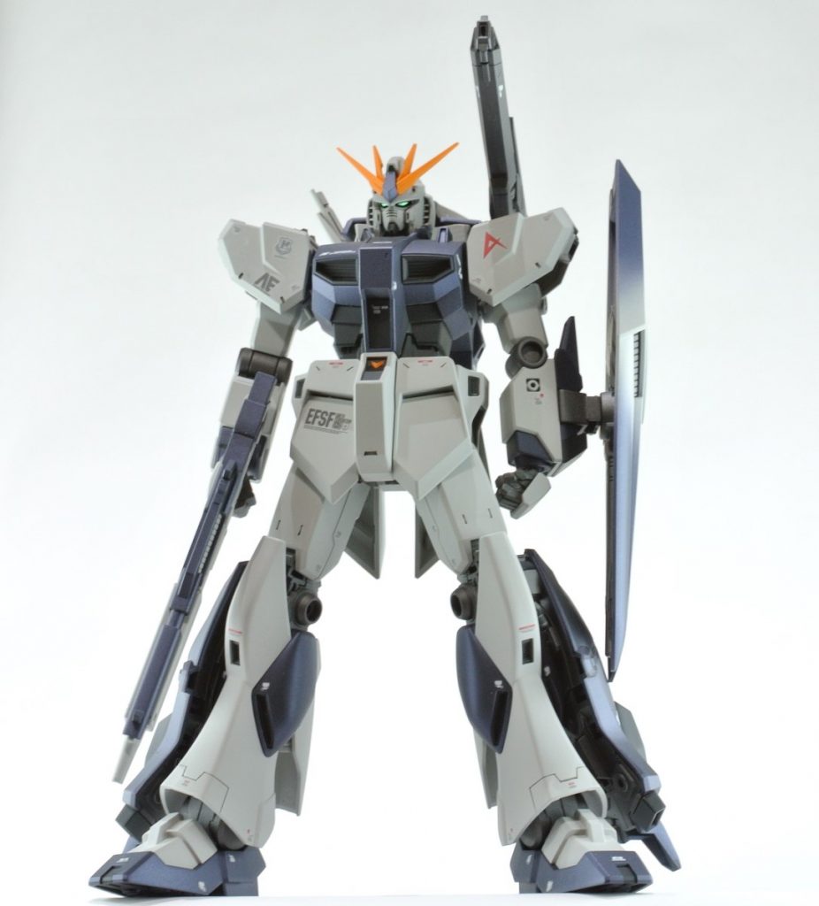 フルアーマーガンダムみたいに片方だけキャノンに憧れたので、アサルトシュラウドから流用しました。νガンダムが大きめなので、MGのパーツでも思ったより違和感無いです。