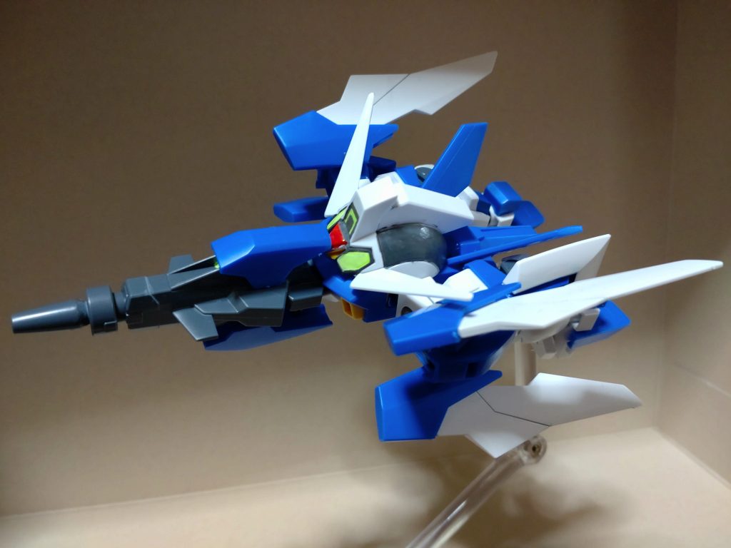 ・ストライダーフォーム(ノーマル)一部差し替えで変形変形時のみに露出する肩のバルカンまできっちり再現されてるのはポイント高めっス。HGだと再現されてなかったししかし、色々と調べてたらこの変形形態、「ストライダーフォーム」だとか、「ストライダー形態」だとか、「Gストライダー」だとか、表記ブレがすごい…本キットのインストでは「ストライダーフォーム」と記載されてたっス