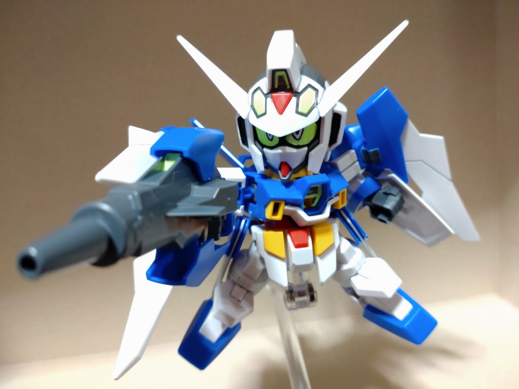 ・ガンダムAGE-2 ノーマル胴体や腰部がけっこう色分けされてたのは驚いたっス。あと頭部はそこそこ塗らなきゃだったけど、塗装しやすいパーツ分けだったのはGood