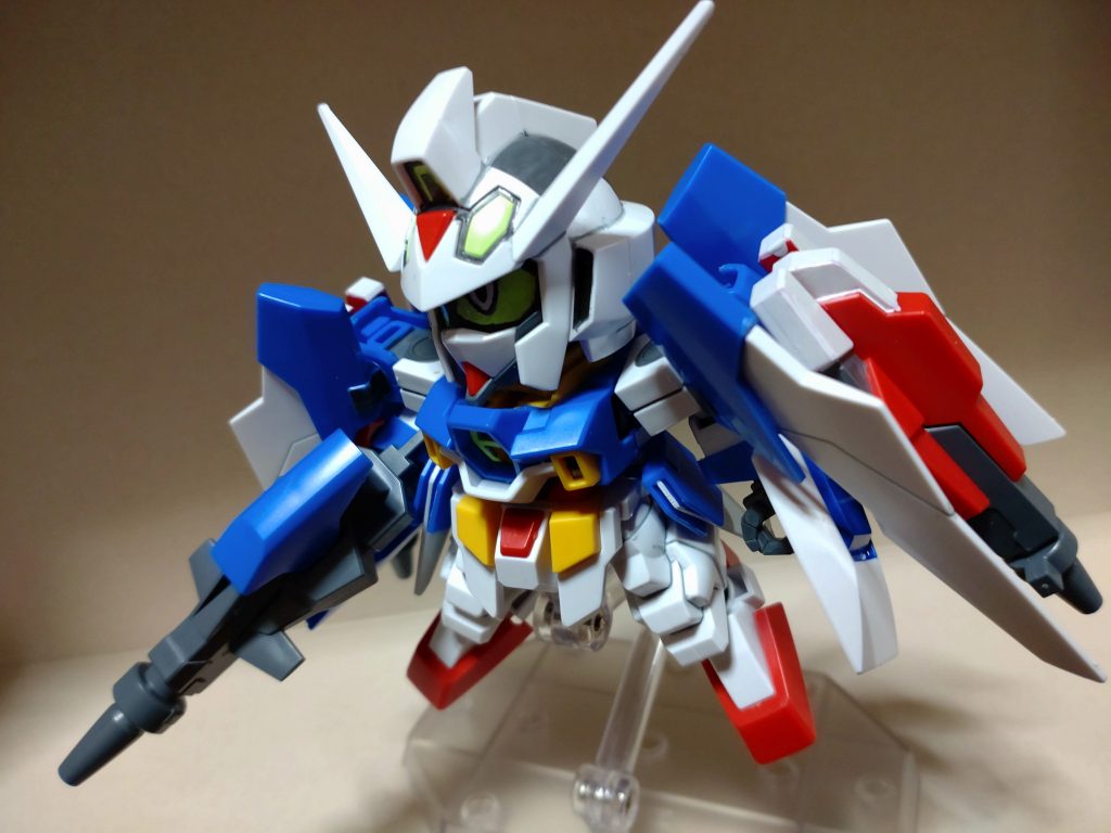 ・ガンダムAGE-2 フルアームドSD特有のオリ形態スね。AGE-2の肩にツインドッズキャノンが増えて、さらに右手はハイパードッズライフルを持ってるので、右腕はけっこう垂れ気味だったり…