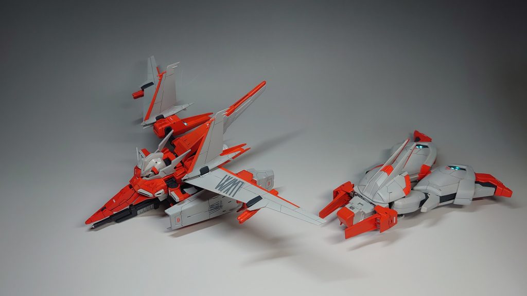 飛行形態にもできます。(ZZガンダムの肩でも可能)