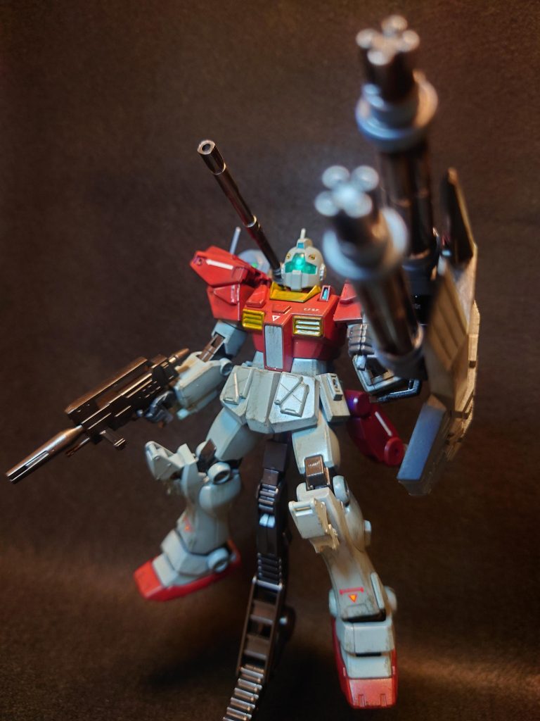 ヘ○ーアー○ズっぽいアングルから(笑)キャノン砲や追加スラスターのミキシングについては、某雑誌の付録であった「USBマルチルーター」が大活躍してくれたおかげで(笑)、念願のジム系機体を相手に、自分史上かなり良い作品に仕上げることが出来て感無量であります。もっとデカールでアピールしたかったという思いもありますが、ビルダーズパーツとウェザリングでだいぶ情報量が増えたので、最小限で止めております。※単純に目が疲れたというハナシも…(^_^;)