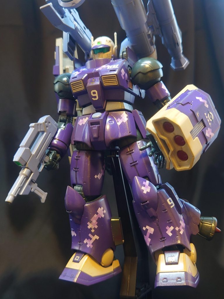 ご覧いただきありがとうございます。ジ・オリジンからガンキャノン最初期型です。こんなにグッドルッキンな（個人的にリバイブ版よりカッコいいと思う）機体なのに物語上では「やられる君」だったと聞いて、せめてもう一度活躍の機会を！との思いからif設定して作ってみました(*´∀｀)カラーリングは、何故だかコイツを手にした時から「パープルで塗りたい」という謎の衝動に駆られ(笑)、同系色のピクセル迷彩デカールとの合わせ技に挑んでます。