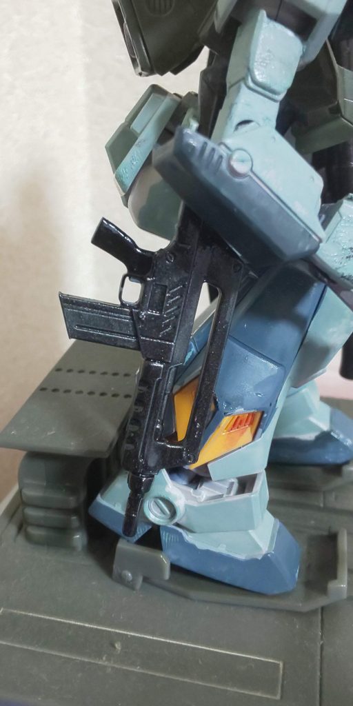 ダブルバズーカの他に、ライフルも携帯。