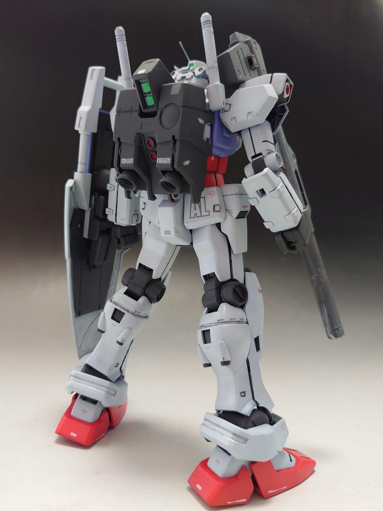 バックショット。脹脛(挟み込み)に合わせ目が出るので先に塗装してからマスキングして塗装。