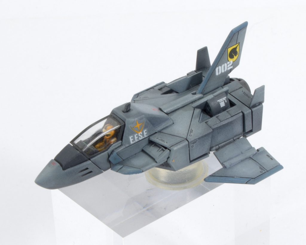 グレー一色にしたらなんか地味だったので、パイロットスーツをアクセントカラーのオレンジにした。結果パーソナルマークはユニコーンだが…アムロじゃない誰かってことになるよなぁ…。