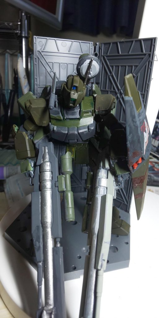 大型狙撃ライフル二本装備が素敵。