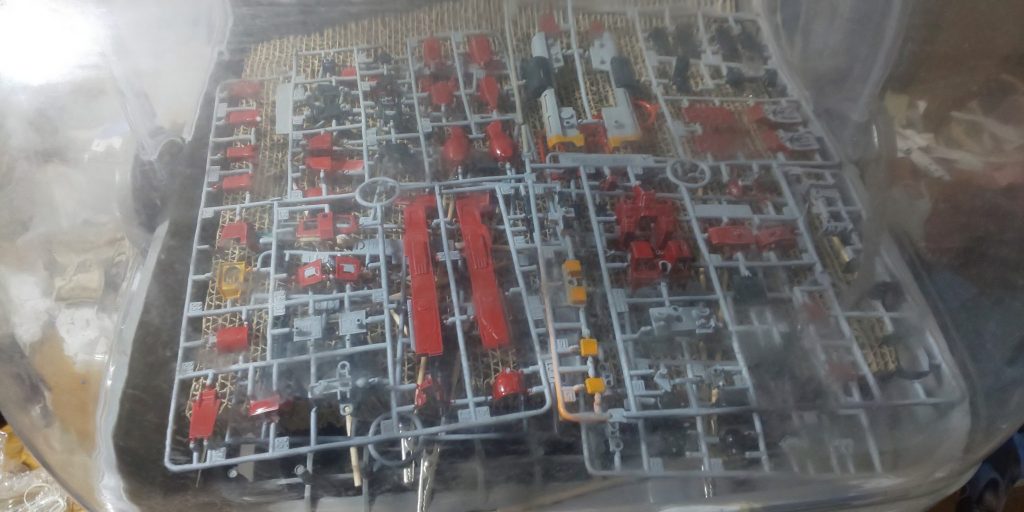 ランナー毎サフ吹き＞ランナー毎筆塗り＞組立時にタッチアップ＞組立後にタッチアップの手順です。