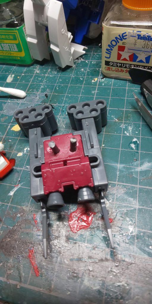 穴を開けて、ランナーで接続