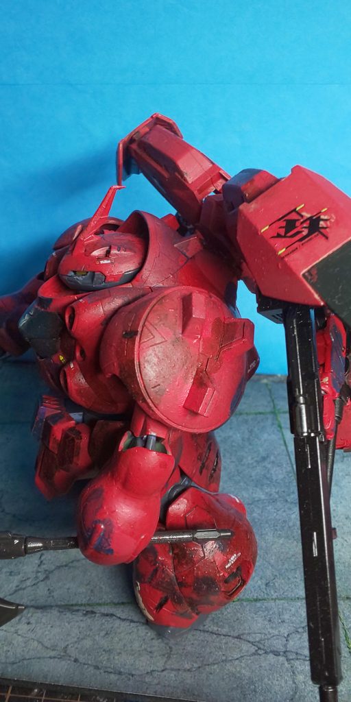 返り血（オイル）まみれのイメージで