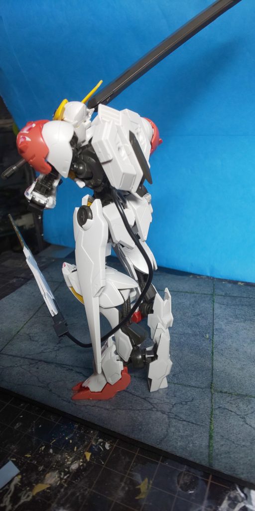 ちょうどよい取り付け穴があったので、尻尾を移植しました。