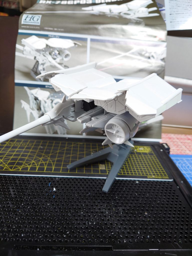 いつもの様に素組み状態パチリそーなんです、このプラモ元は真っ白でした(笑)