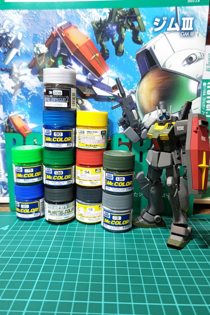 カラーレシピ本体メインカラー13 ニュートラルグレー136 ロシアングリーン(2)UG03 MSイエローUG04 MSレッド関節、バックパック、武装等UG15 MSファントムグレースラスター MC212 アイアン頭部バイザー内部 SM208 スーパージュラルミンクリアパーツ50クリアブルー 138クリアグリーン ライフルセンサー部80コバルトブルー 175蛍光グリーン