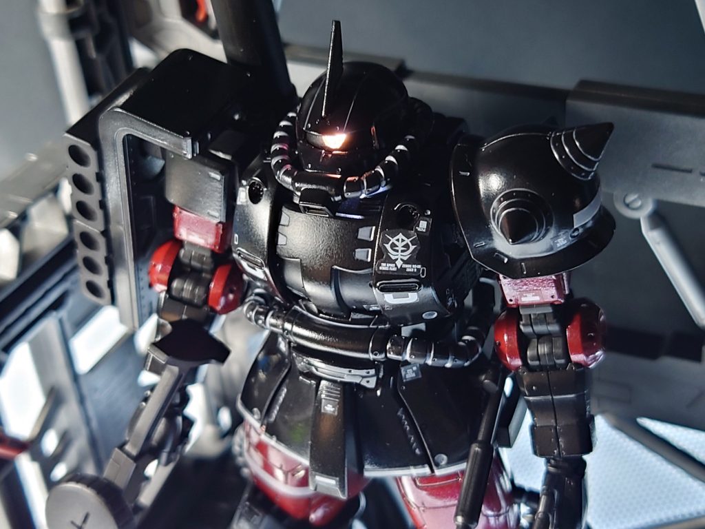 簡単配線なので、ちょっと見えてたりもします。