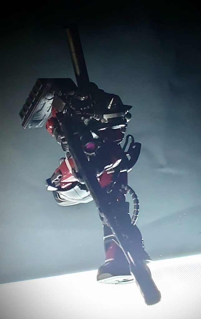 入手できたのがシャア専用だったので、オリジナルカラーにしてます。