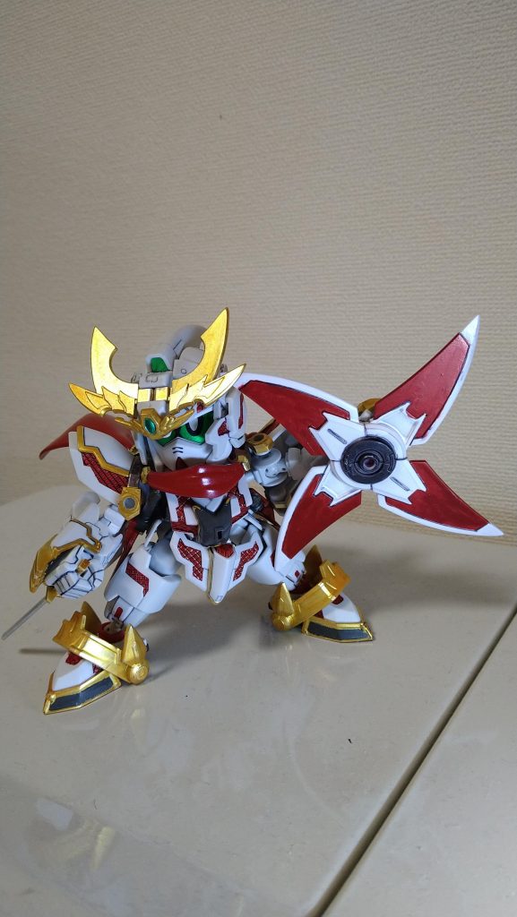 胴体と頭はレジェンドbbのナイトユニコーンガンダムを流用し、それ以外は零丸のものを使っています。